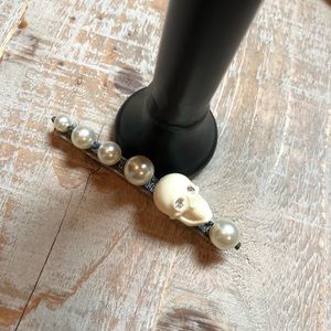 Tarina Tarantino Ivory Skull Hair Clip
